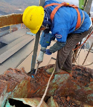 煙囪人工拆除前的施工布置