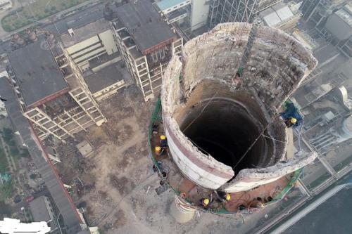 煙囪人工拆除環(huán)形貼壁腳手架搭設(shè)