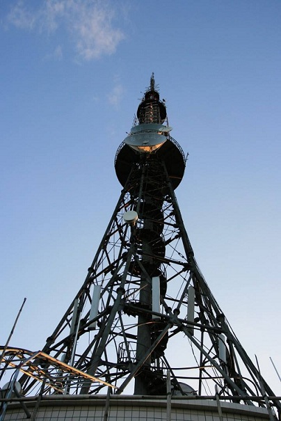 電視塔架拆除施工環(huán)境復(fù)雜下的拆除方法？