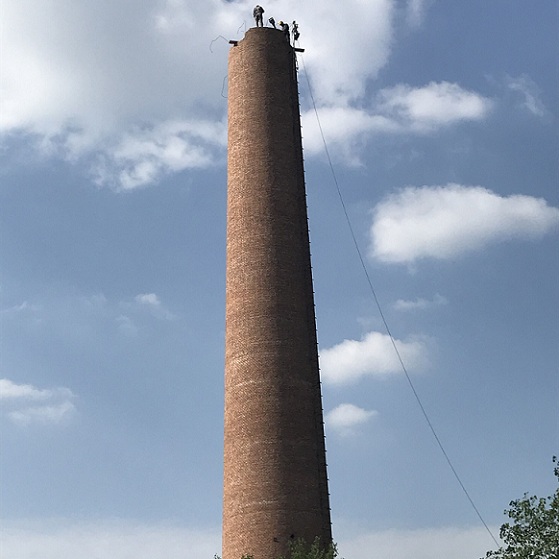 煙囪人工拆除-采用內(nèi)頂升平臺(tái)進(jìn)行煙囪拆除方法