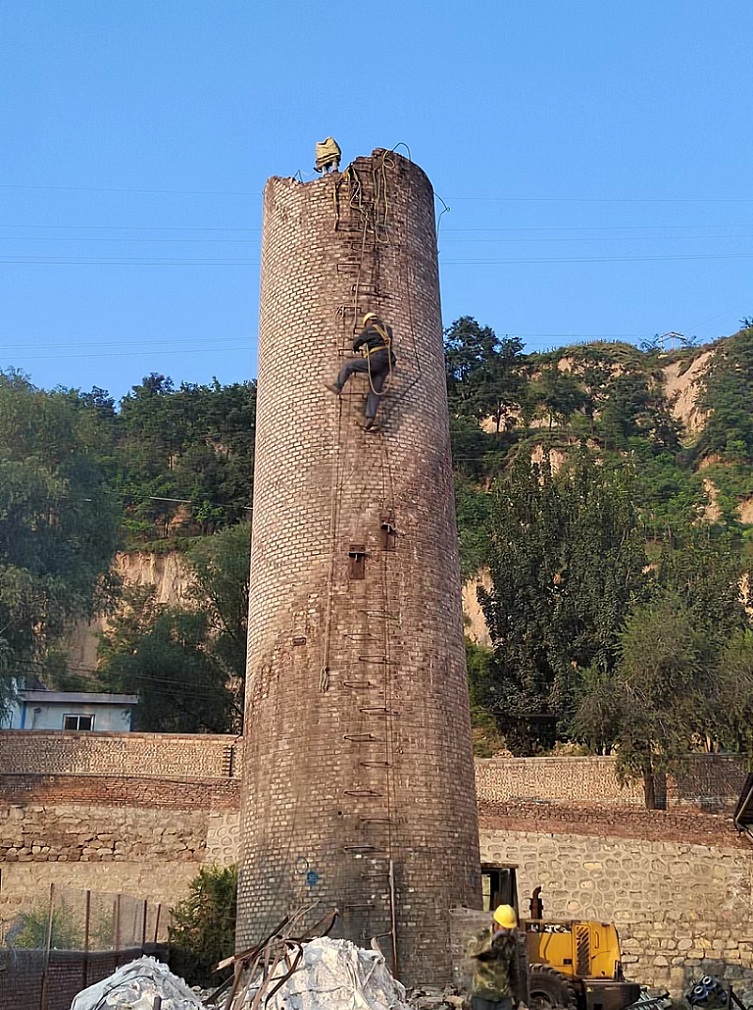 煙囪拆除公司安全拆除實施技術(shù)介紹