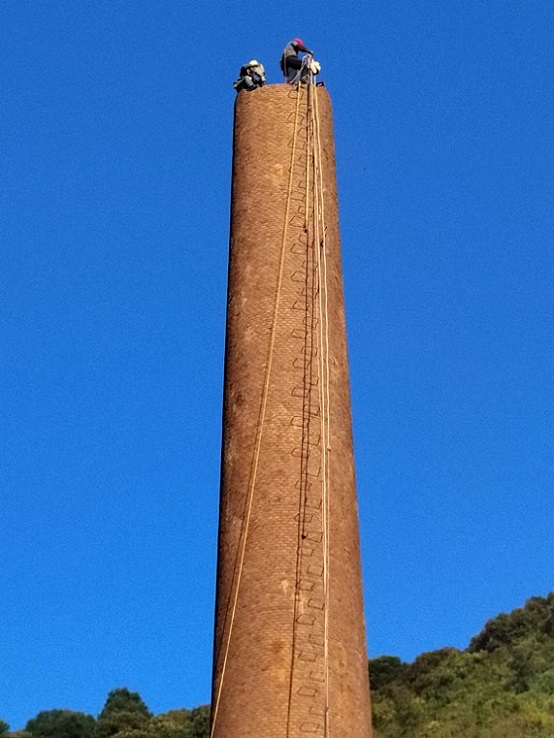 煙囪拆除公司煙筒拆除與環(huán)境保護(hù)并重