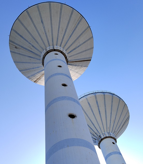 水塔拆除公司廢棄水塔人工拆除技術(shù)雄厚