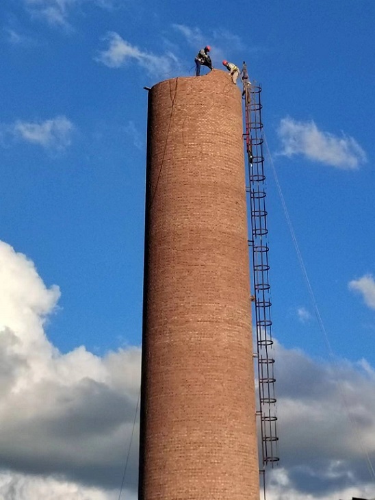 煙筒拆除公司找專業(yè)拆除公司歡迎致電！