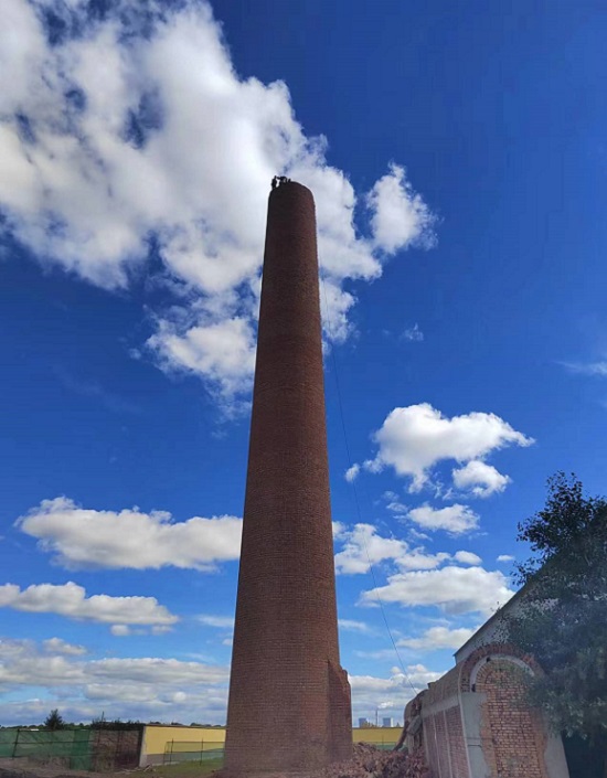 煙囪拆除公司：專業(yè)安全，誠(chéng)信為本