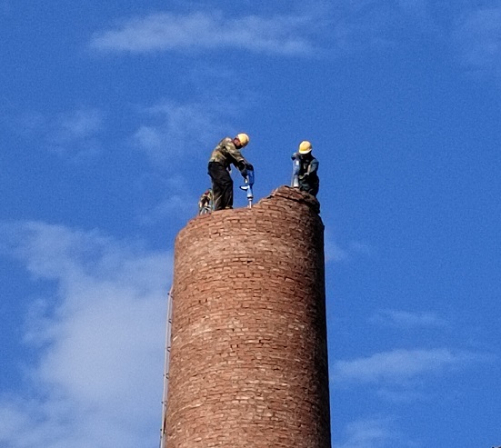 煙囪拆除專業(yè)公司：施工人員應(yīng)具備哪些條件？