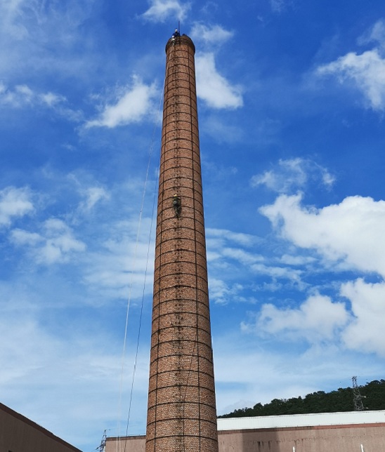 煙囪拆除公司:安全來自專業(yè),服務(wù)來自誠信