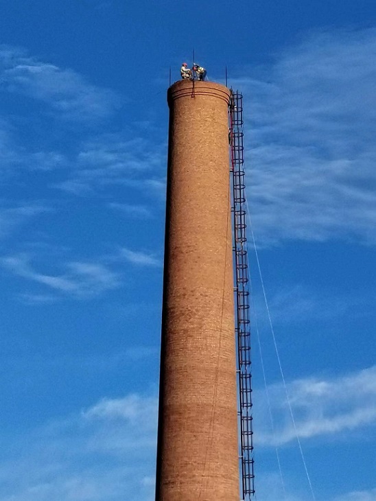 煙囪拆除公司:保障安全環(huán)保,讓您無后顧之憂