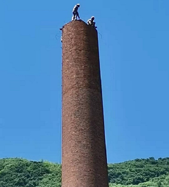 煙囪拆除公司:專業(yè)鑄就信賴，安全成就未來