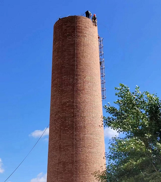 煙囪拆除:請(qǐng)務(wù)必注意以下這幾點(diǎn)：專(zhuān)業(yè)指導(dǎo),安全為先